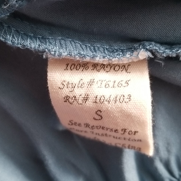 Top with roses applique - Picture 7 of 7